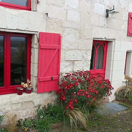 Gite Des Perreyeurs - Maison Troglodyte Avec Vue Sur Loire Montsoreau Chambre photo