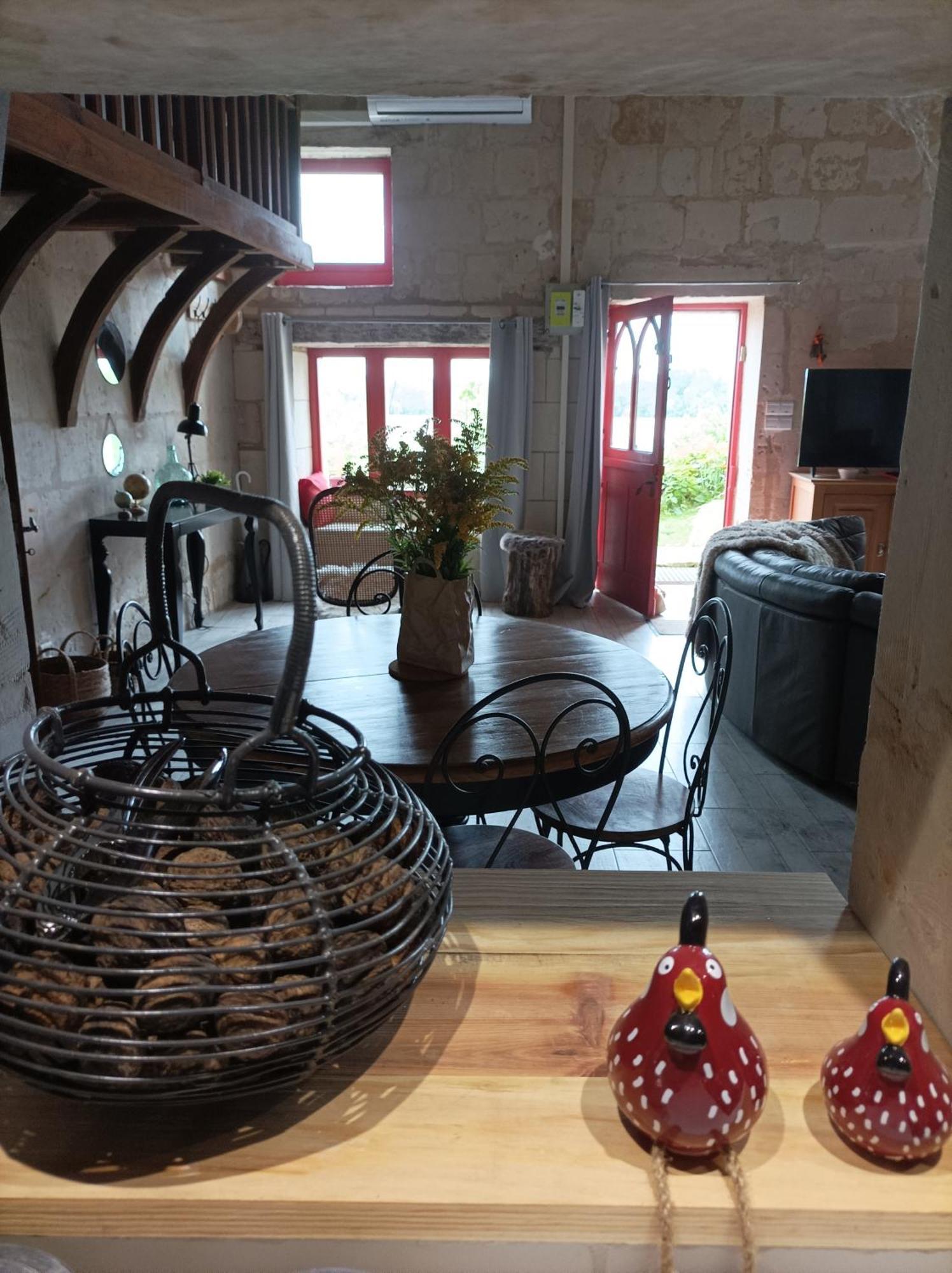 Gite Des Perreyeurs - Maison Troglodyte Avec Vue Sur Loire Montsoreau Extérieur photo