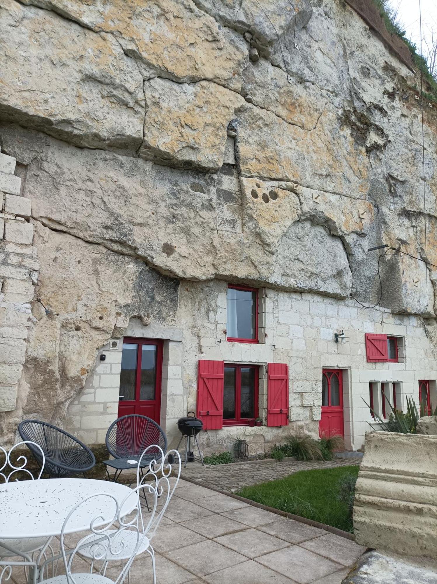 Gite Des Perreyeurs - Maison Troglodyte Avec Vue Sur Loire Montsoreau Extérieur photo