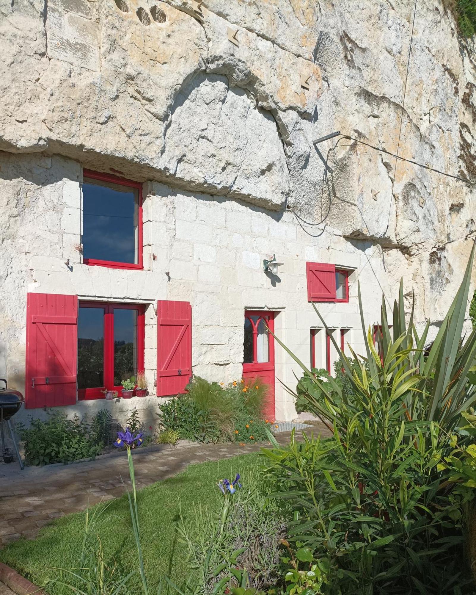 Gite Des Perreyeurs - Maison Troglodyte Avec Vue Sur Loire Montsoreau Extérieur photo