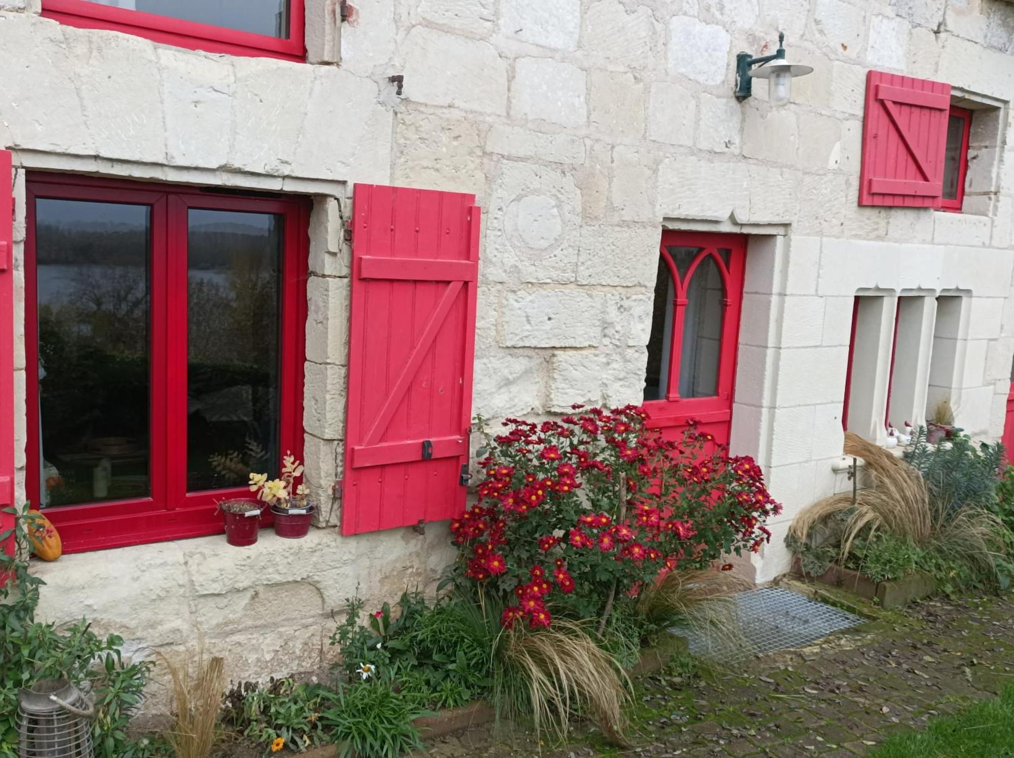 Gite Des Perreyeurs - Maison Troglodyte Avec Vue Sur Loire Montsoreau Chambre photo