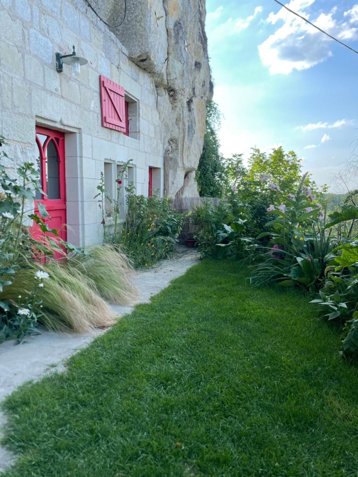 Gite Des Perreyeurs - Maison Troglodyte Avec Vue Sur Loire Montsoreau Extérieur photo