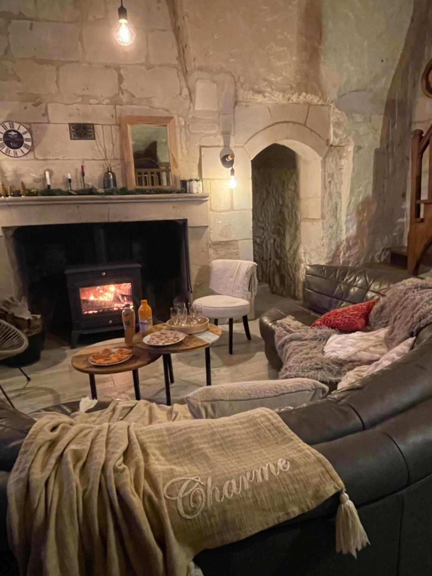 Gite Des Perreyeurs - Maison Troglodyte Avec Vue Sur Loire Montsoreau Extérieur photo